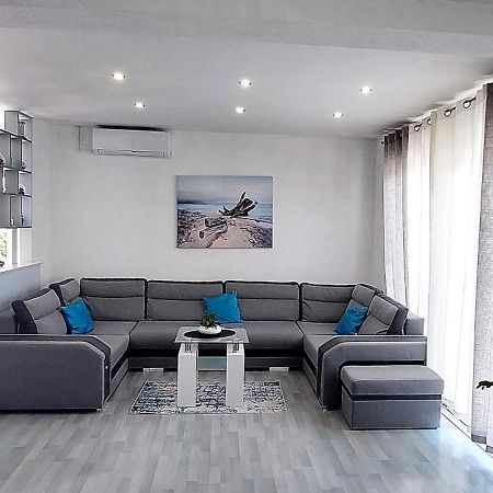 Luna Apartments Baška Voda Esterno foto