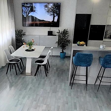 Luna Apartments Baška Voda Esterno foto