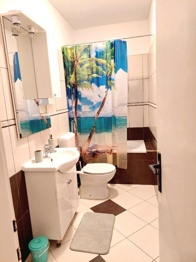 Luna Apartments Baška Voda Esterno foto